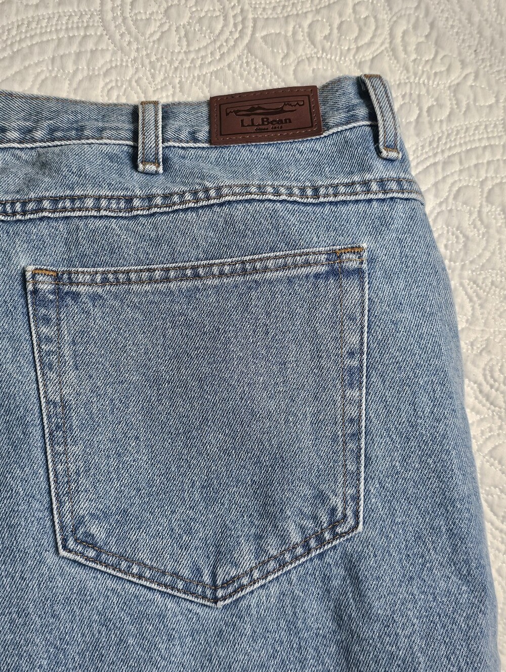 Mens LLBean 44x30 Relaxed Fit Jeans - Picture 5 of 6